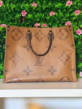 Louis Vuitton On The Go GM Monogram Canvas Shoulder Tote Bag